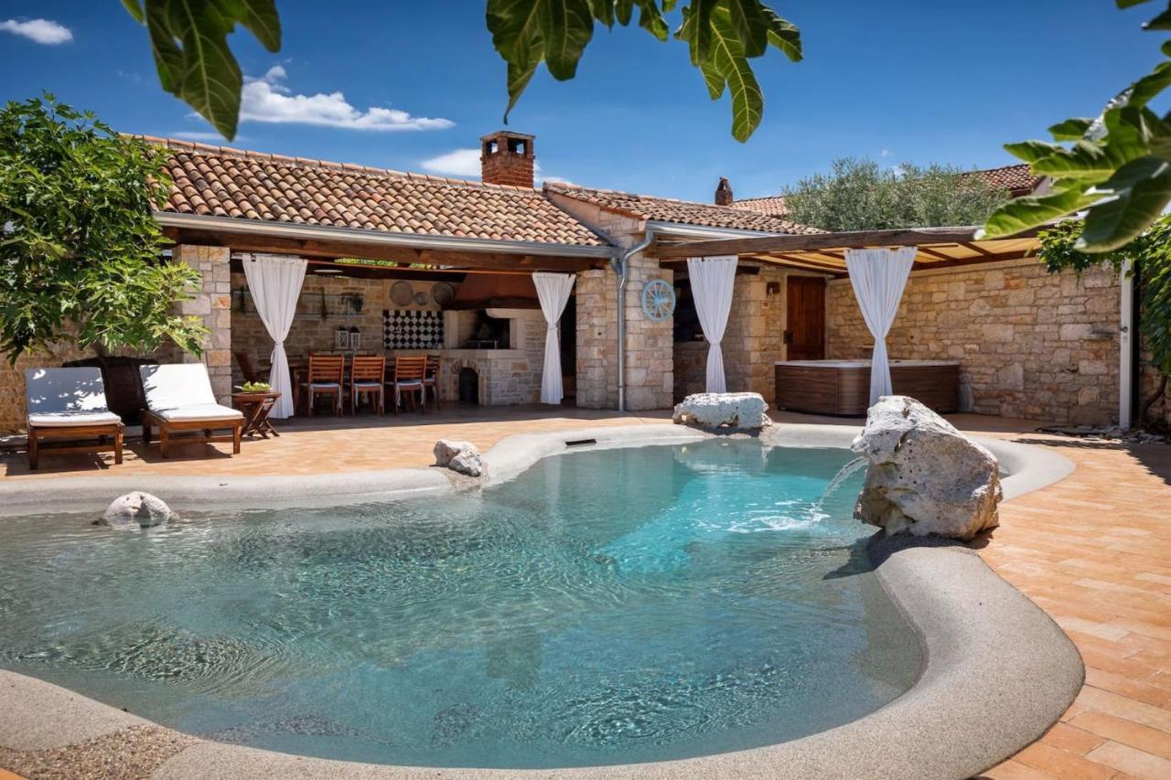 Family Villa Elizabeta With Pool In Umag Cepljani Экстерьер фото